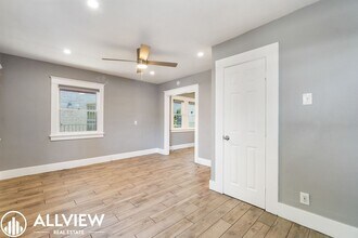 307 W 7th St in Long Beach, CA - Building Photo - Building Photo