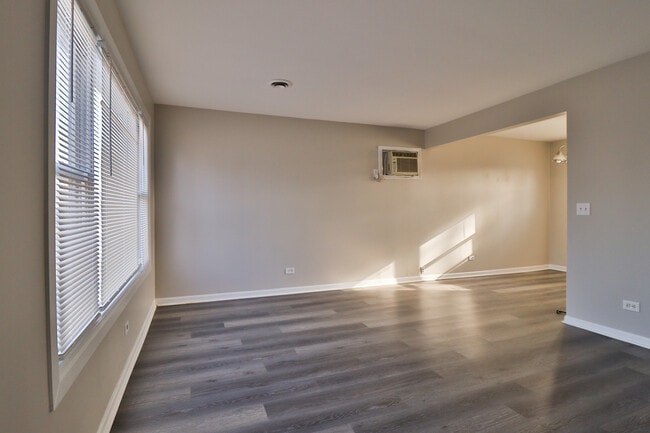 111 E 13th St in Lombard, IL - Foto de edificio - Building Photo