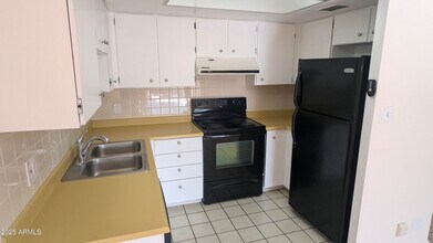 7930 E Camelback Rd in Scottsdale, AZ - Building Photo - Building Photo