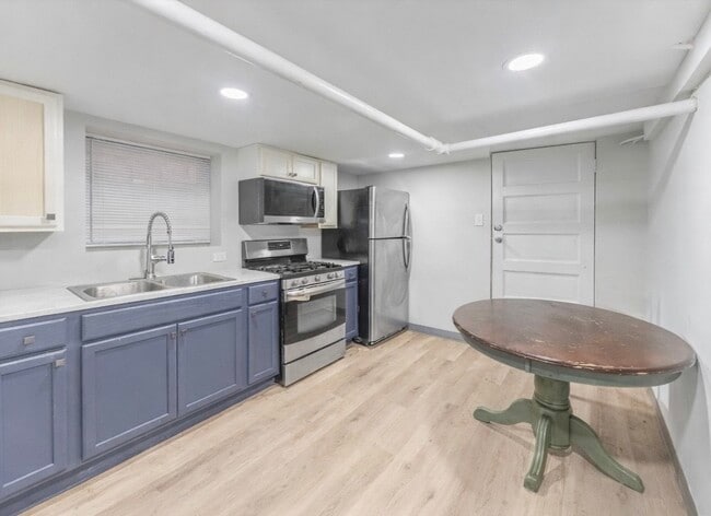 6241 S Troy St in Chicago, IL - Building Photo - Building Photo