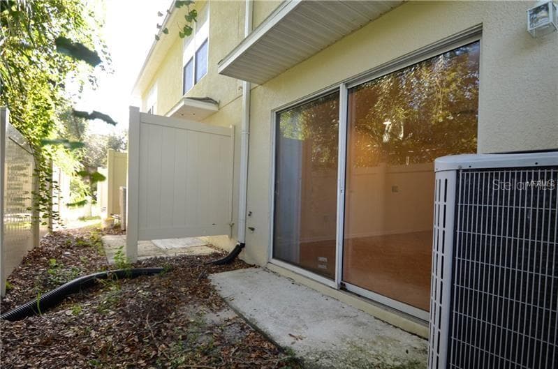 8737 Sheldon Creek Blvd in Tampa, FL - Building Photo