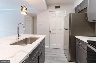 1504 Lincoln Way in McLean, VA - Building Photo - Building Photo