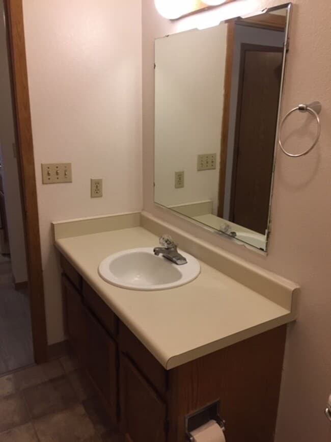 1931 Marthas Vineyard Cir in Anchorage, AK - Building Photo - Building Photo