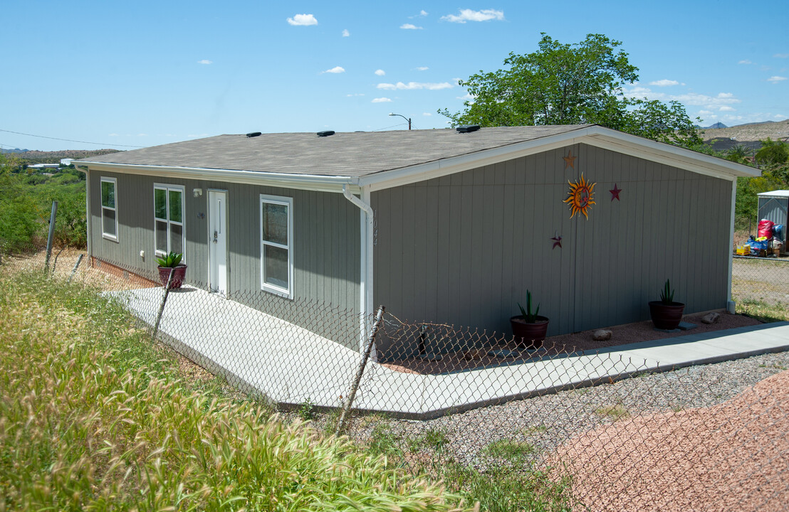 1044 S Western Ave in Superior, AZ - Building Photo