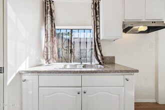 11018 Sutter Ave in Los Angeles, CA - Building Photo - Building Photo