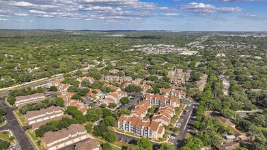 Stoneleigh Apartments in San Antonio, TX - Building Photo - Building Photo