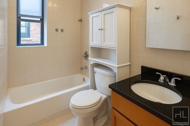 35-25 Crescent St in Queens, NY - Building Photo - Building Photo