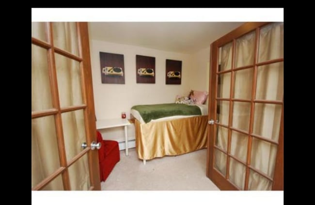 28 Symphony Rd, Unit 1