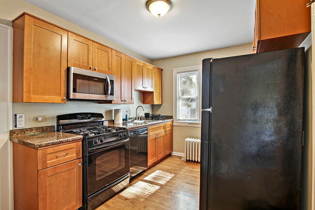 1402 N Jackson St, Unit 1 in Waukegan, IL - Foto de edificio - Building Photo