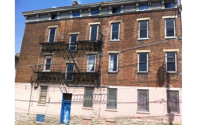 150 E Clifton Ave in Cincinnati, OH - Foto de edificio - Building Photo