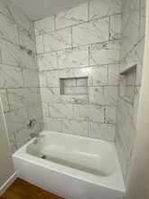 1016 W Jefferson St in Brenham, TX - Building Photo - Building Photo