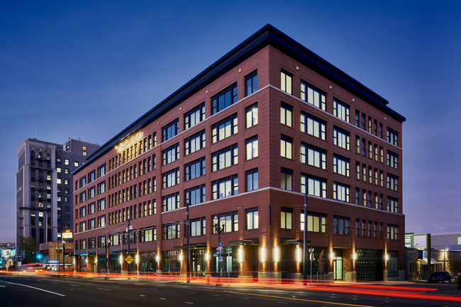 Grand Belmont in Portland, OR - Foto de edificio - Building Photo