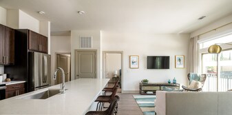 5055 Addison Cir in Addison, TX - Building Photo