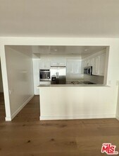 18071 Coastline Dr in Malibu, CA - Building Photo - Building Photo