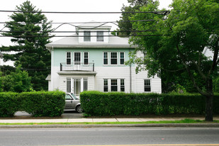 92 W Central St in Natick, MA - Building Photo