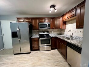 6990 Colonial Woods Dr in St. Louis, MO - Building Photo - Building Photo