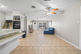 5456 6th Pl in Lubbock, TX - Foto de edificio - Building Photo