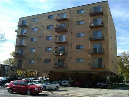 300 Des Plaines Ave in Forest Park, IL - Foto de edificio - Building Photo