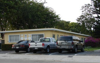 2615 SW 16th St in Miami, FL - Building Photo - Building Photo