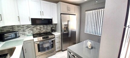 6865 Huntington Ln in Delray Beach, FL - Building Photo - Building Photo
