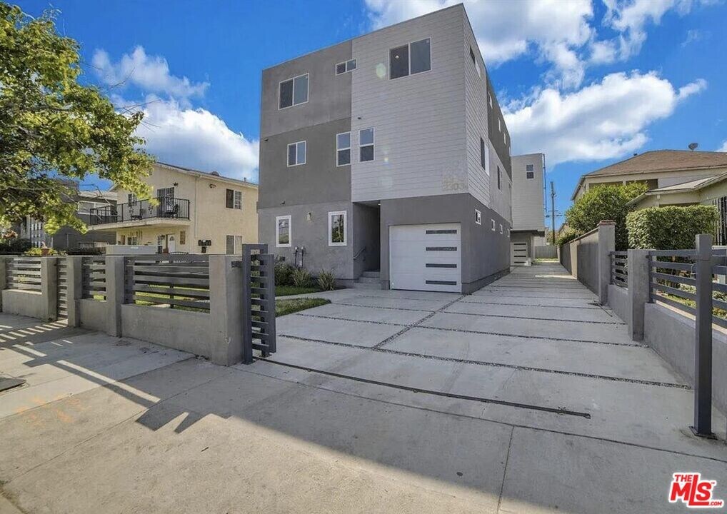 2303 Hauser Blvd in Los Angeles, CA - Foto de edificio