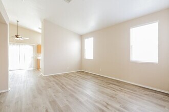 9660 Flying Eagle Ln in Las Vegas, NV - Building Photo - Building Photo