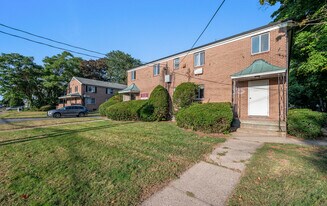 44-50 Church St in East Hartford, CT - Building Photo