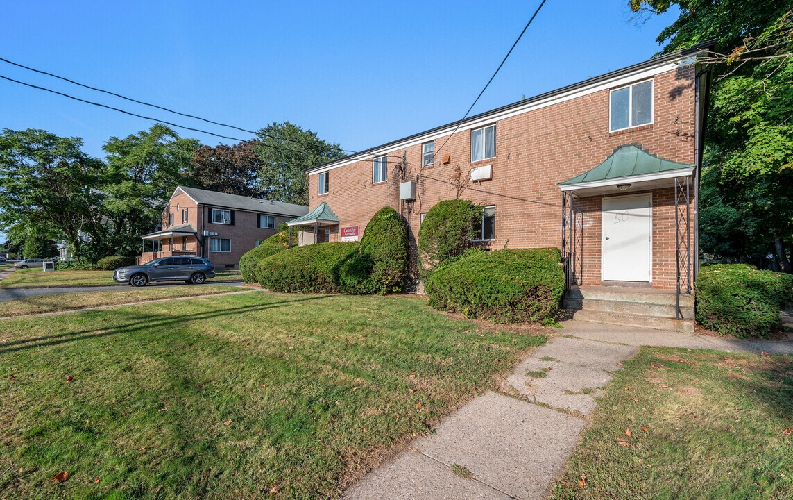 44-50 Church St in East Hartford, CT - Building Photo