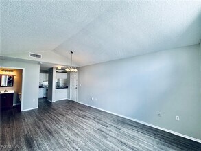 3407 Winkler Ave in Ft. Myers, FL - Building Photo - Building Photo