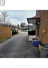 1374 Charles Dr in Burlington, ON - Building Photo - Building Photo