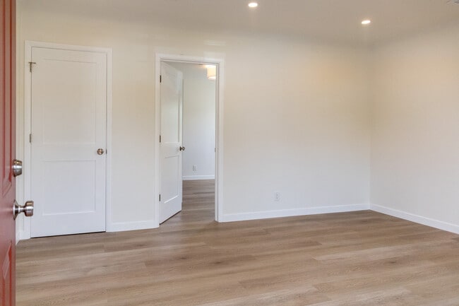 1000 Tilton Ave in San Mateo, CA - Building Photo - Building Photo