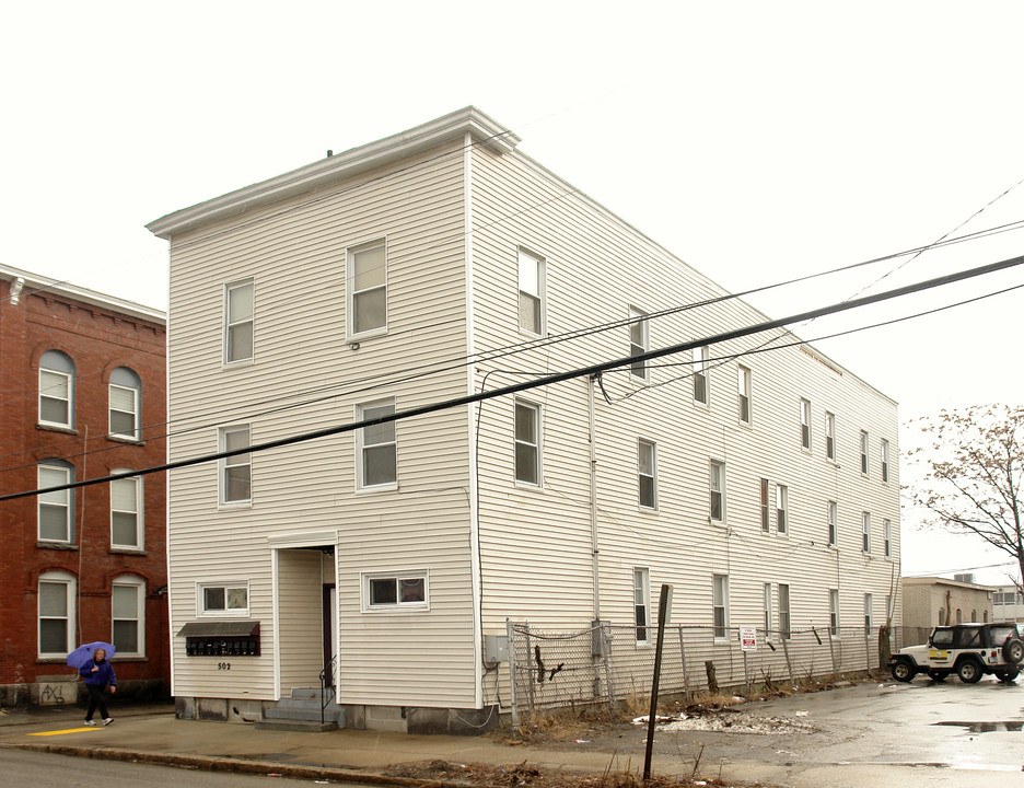 502 Pine St in Manchester, NH - Building Photo