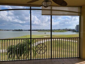 6474 Water Crest Way, Unit 401 in Lakewood Ranch, FL - Foto de edificio - Building Photo