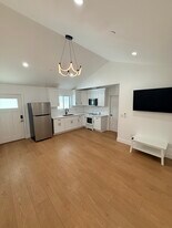 111 E 60th St in Long Beach, CA - Building Photo