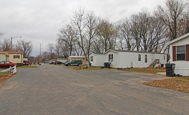 27 Willow Wood Ct in Caseyville, IL - Building Photo - Building Photo