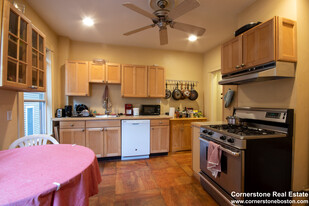 142 Calumet St, Unit 2 in Boston, MA - Building Photo