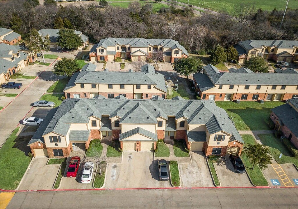 Homes of Persimmon in Dallas, TX - Foto de edificio