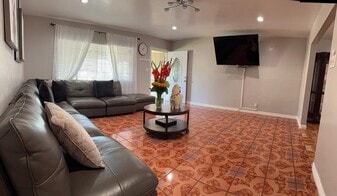 11456 Mclaren St in Norwalk, CA - Building Photo