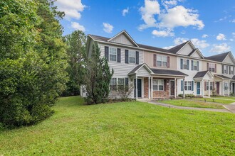 5010 Banister Loop in Jacksonville, NC - Building Photo - Building Photo