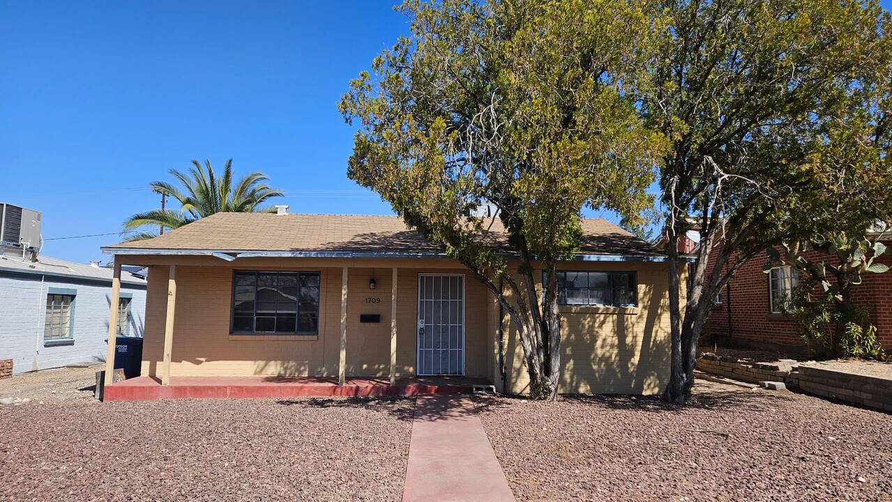 1709 E Spring St in Tucson, AZ - Building Photo