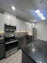 211 Baldwin Ave in Jersey City, NJ - Building Photo - Building Photo