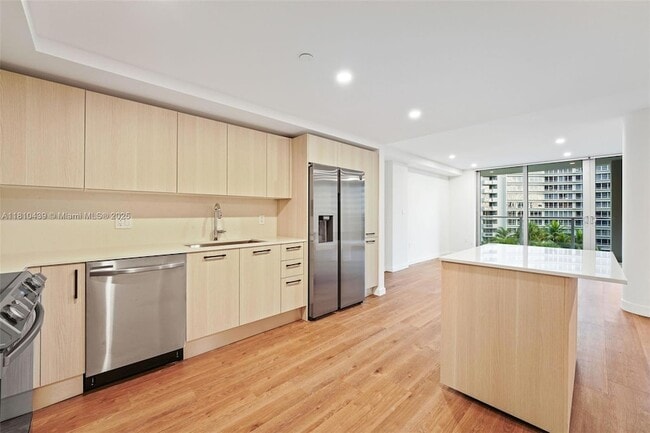 1500 Bay Rd, Unit N-0225 in Miami Beach, FL - Building Photo - Building Photo