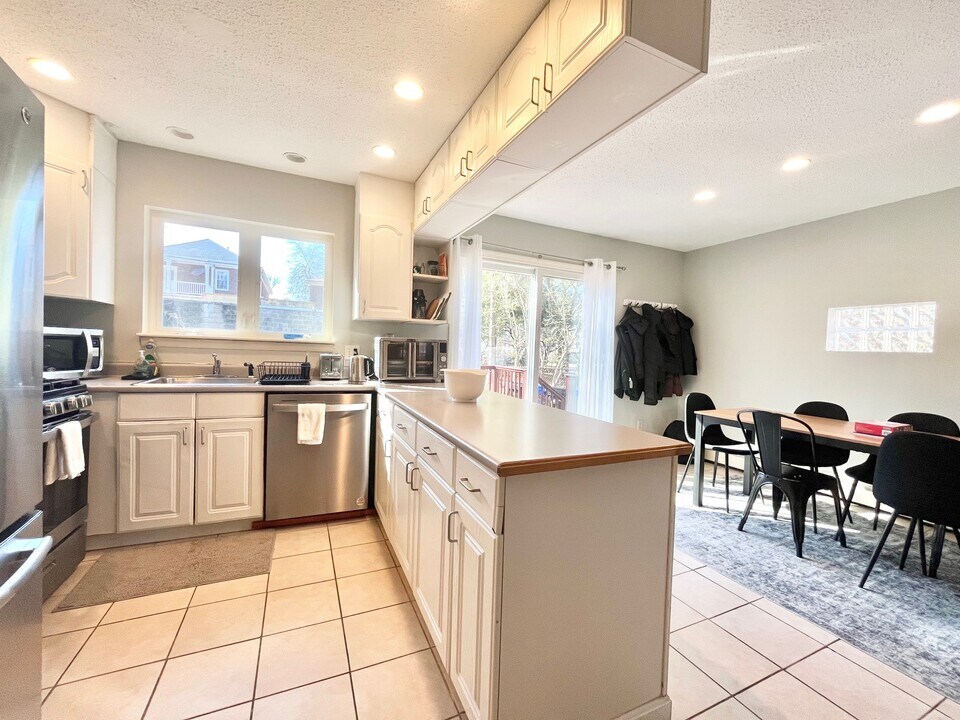 148 Thorndike St in Brookline, MA - Building Photo