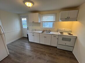 107 Douglas Ave, Unit A in Liverpool, NY - Building Photo - Building Photo