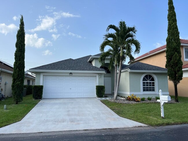 1351 Fairfax Cir E in Boynton Beach, FL - Building Photo - Building Photo