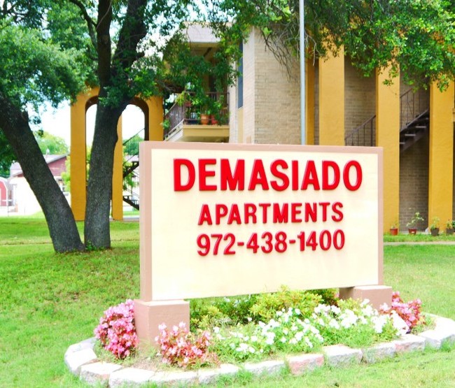 Demasiado Apartments