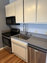902 Camino Real, Unit 201 in Redondo Beach, CA - Building Photo - Building Photo