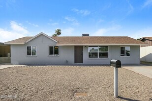 4301 E Saint Catherine Ave in Phoenix, AZ - Building Photo