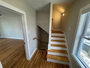 4 Greenleaf Ave, Unit 4 in Medford, MA - Building Photo - Building Photo