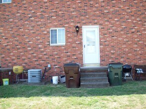 101 Colonial Square in Belpre, OH - Building Photo - Building Photo